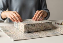 Mit Designpapier einzigartige Geschenke gestalten: So geht's!