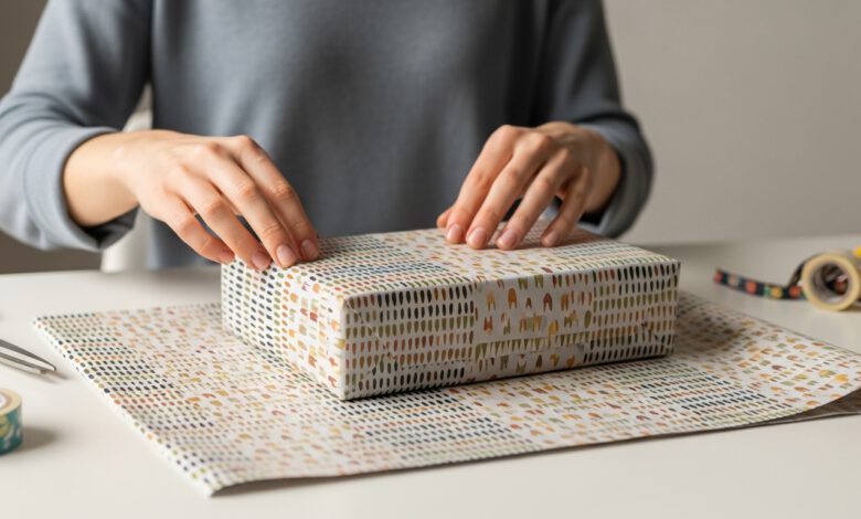 Mit Designpapier einzigartige Geschenke gestalten: So geht's!